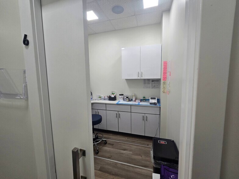 More Photos Of 9530 Queens Blvd, Rego Park Storefront For Sale