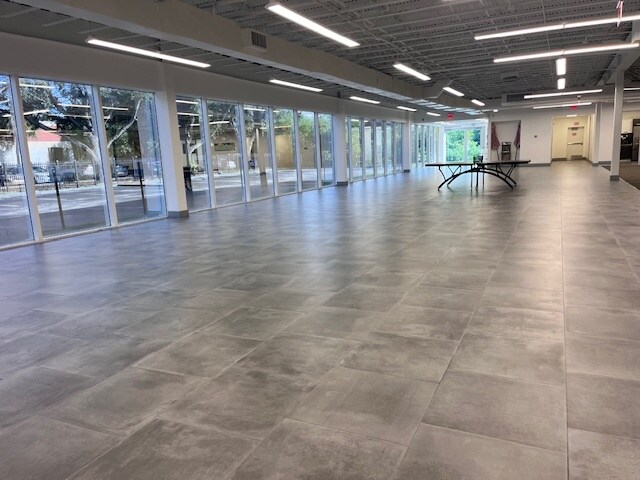 More Photos Of 300 Oakwood Ln, Hollywood Flex For Sale