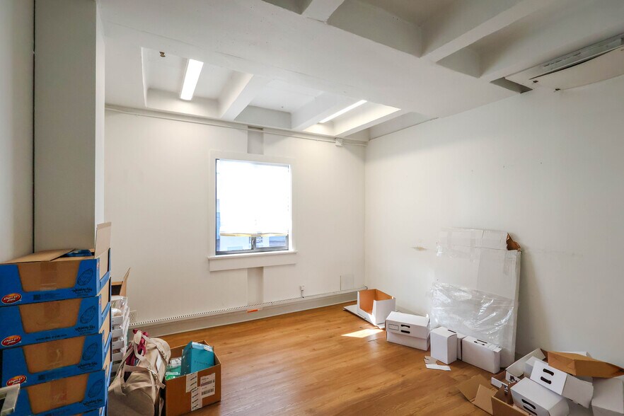 More Photos Of 125 W 71st Ave, Vancouver Warehouse For Lease