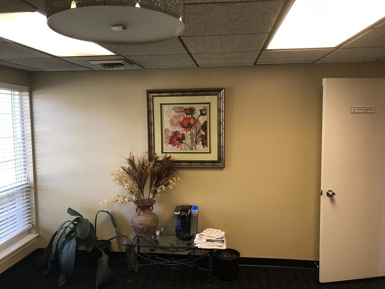 More Photos Of 501-503 N Mur Len Rd, Olathe Medical For Lease