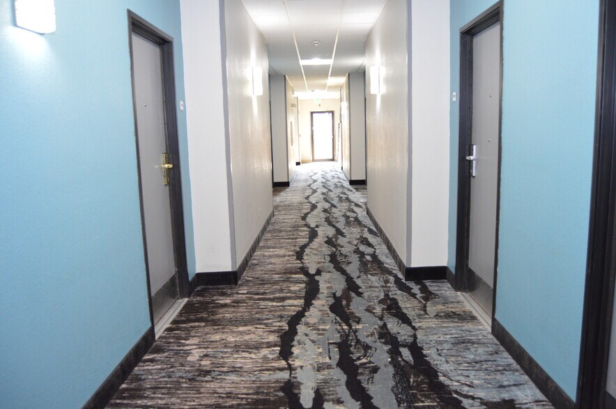 More Photos Of 209 W 9th St, Coralville Hotel For Sale