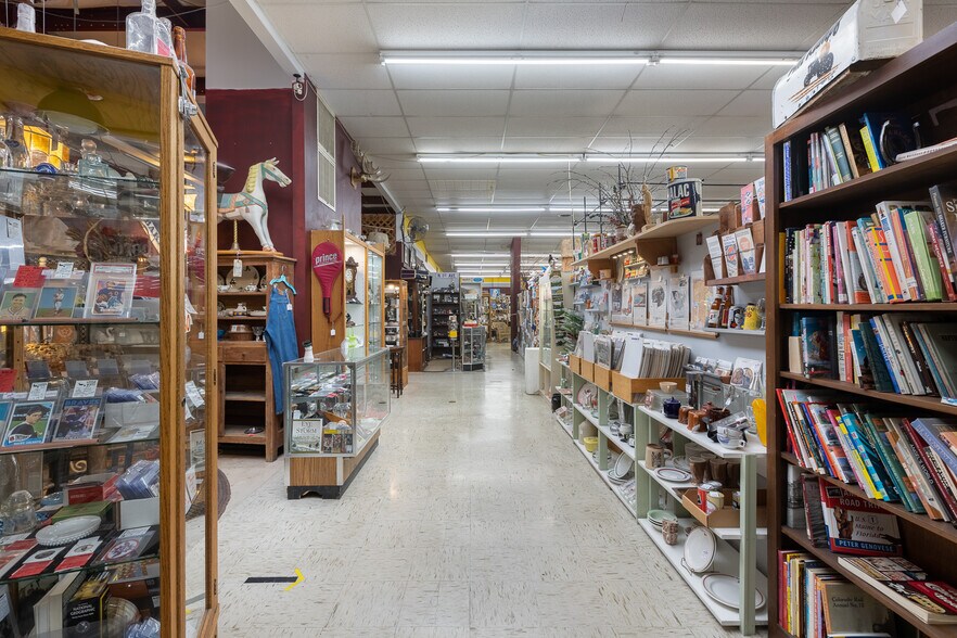 More Photos Of 3128 Ne Highway 101, Lincoln City Storefront For Sale