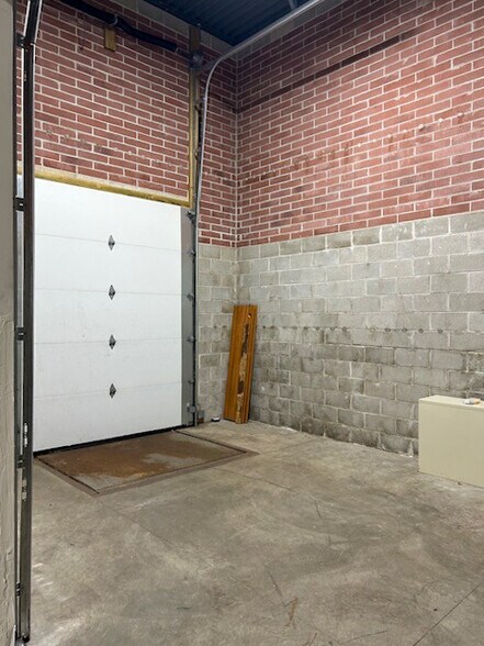 More Photos Of 4700 W Ryan Rd, Franklin General Retail For Lease