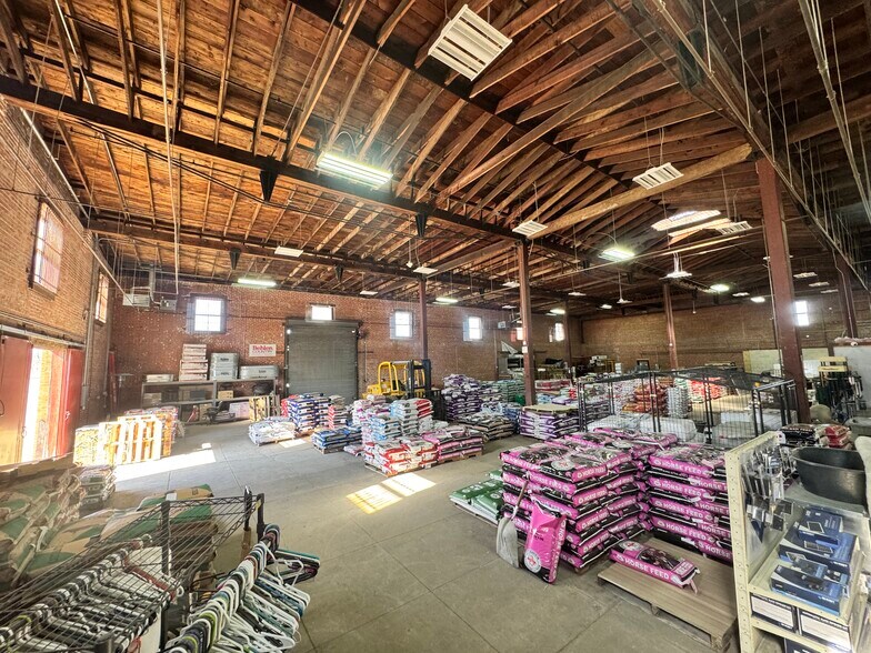 More Photos Of 310 S 9th St, Corsicana Manufacturing For Sale