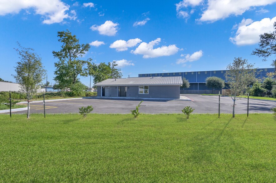 More Photos Of 28011 High Meadow Rd, Tomball Office Residential For Lease