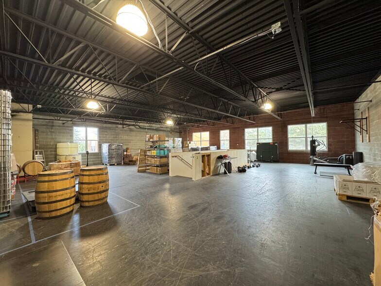 More Photos Of 13753 Midvale Ave N, Seattle Warehouse For Sale