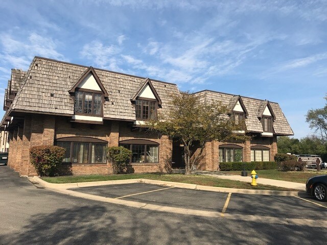 More Photos Of 28045 N Ashley Cir, Libertyville Light Distribution For Sale