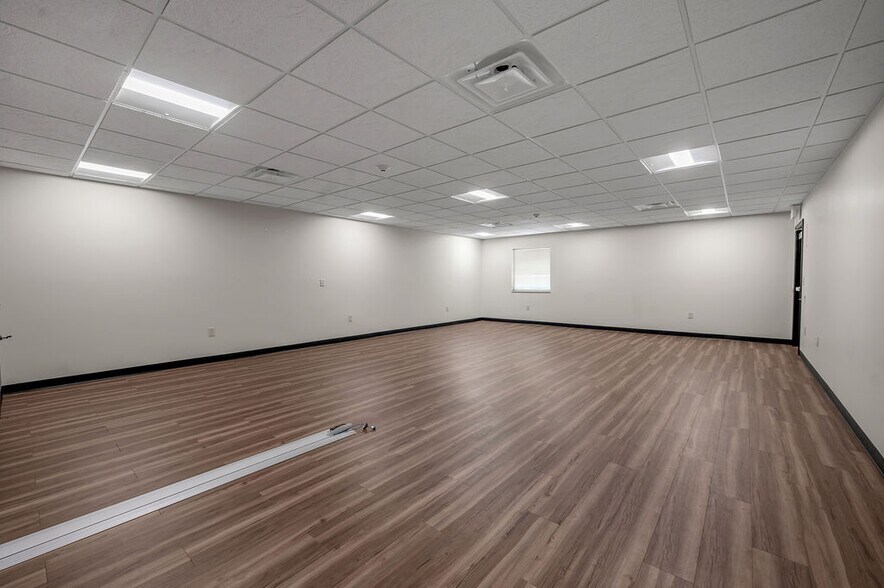 More Photos Of 250 Crossfield Dr, Versailles Industrial For Lease