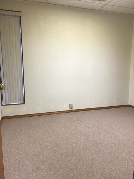 More Photos Of 1006 NW 47th St, Lawton Office For Sale