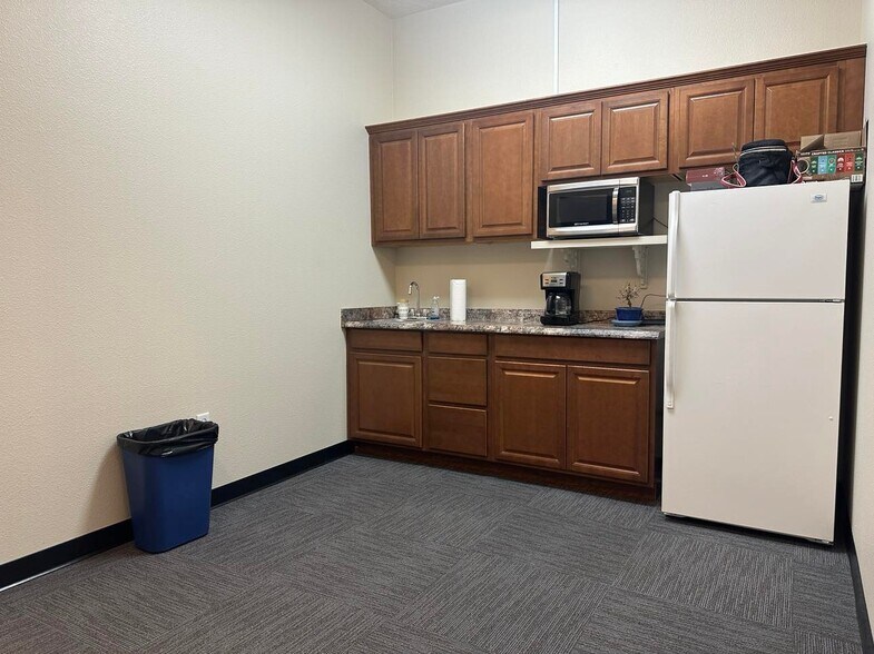More Photos Of 125 E 50th St, Garden City Office For Sale