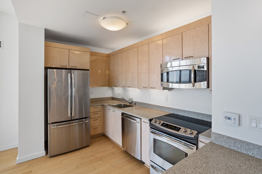 More Photos Of 100 Grand Ave, Oakland Apartments For Lease
