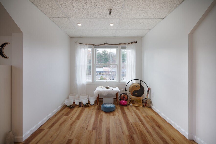 More Photos Of 29 Lafayette Rd, North Hampton Storefront Retail Office For Lease