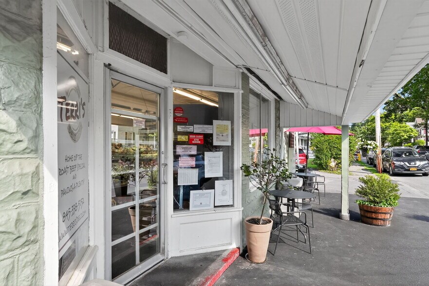 More Photos Of 56 Emerson St, Kingston Convenience Store For Sale