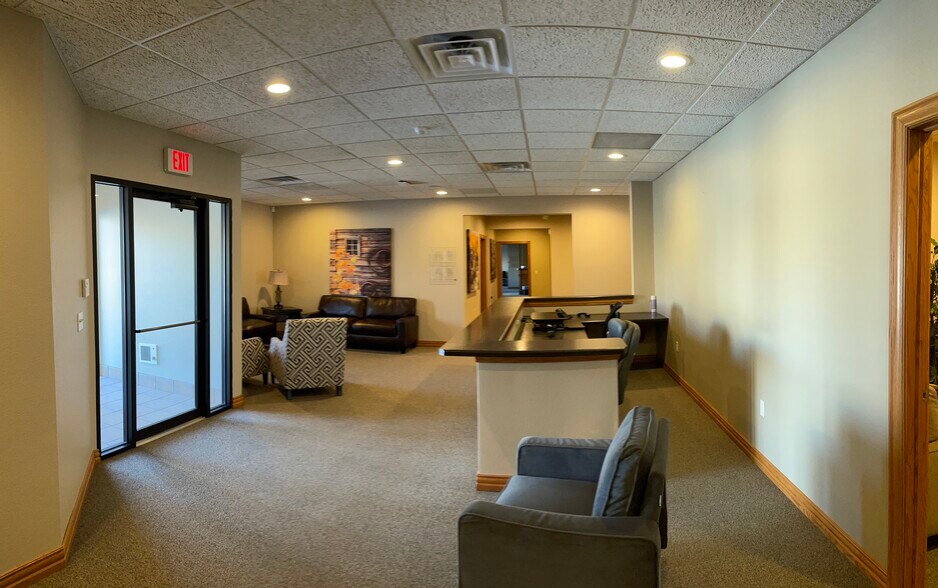 More Photos Of 2270 Holmgren Way, Green Bay Office For Lease