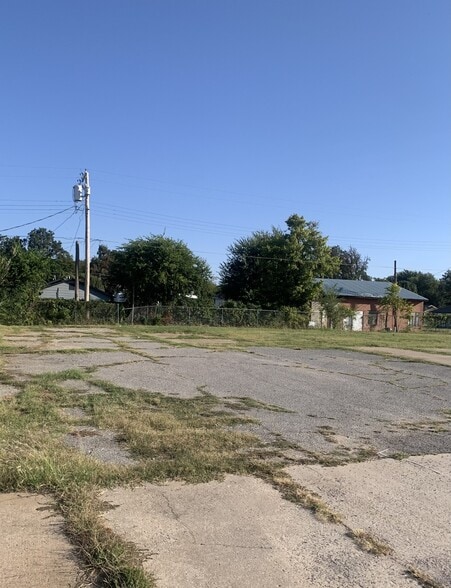 More Photos Of 1817 Linwood Blvd, Oklahoma City Warehouse For Lease