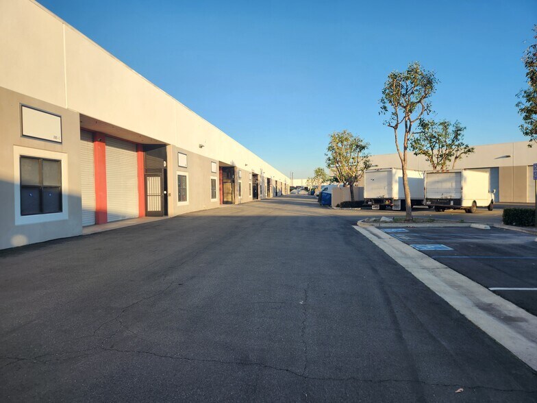 More Photos Of 2005 Raymer Ave, Fullerton Warehouse For Lease