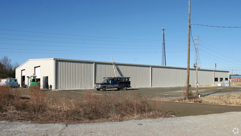 More Photos Of 2400 W Clemmonsville Rd, Winston-Salem Warehouse For Lease