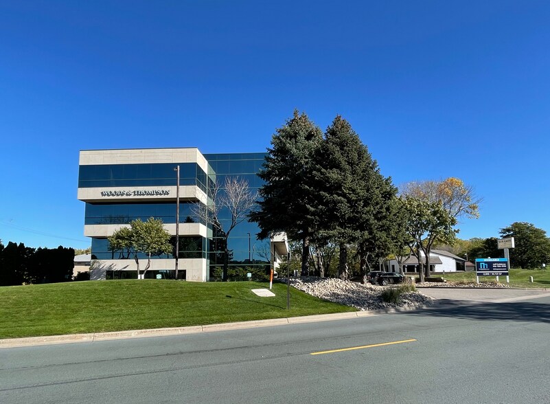 More Photos Of 941 Hillwind Rd NE, Minneapolis Medical For Lease