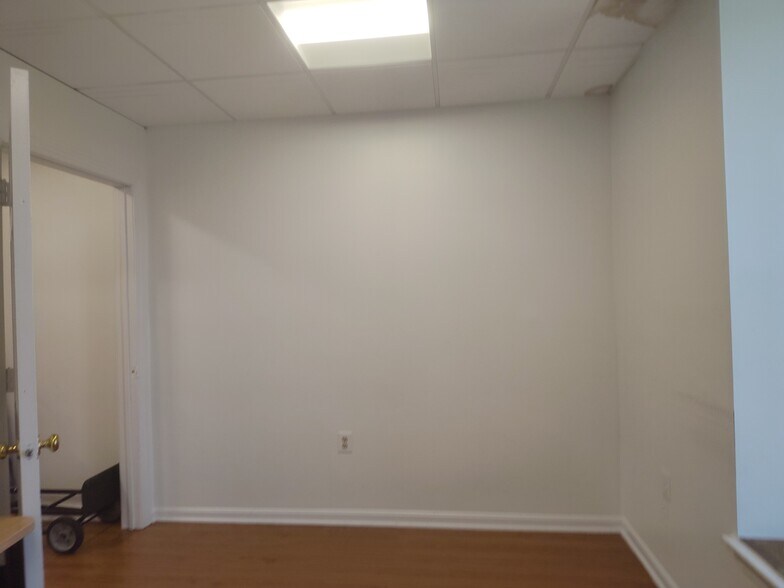 More Photos Of 50 S Pickett St, Alexandria Medical For Sale
