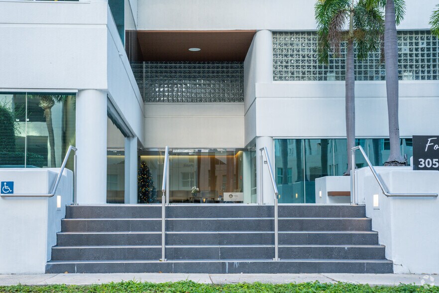 More Photos Of 3225 Aviation Ave, Coconut Grove Office For Lease