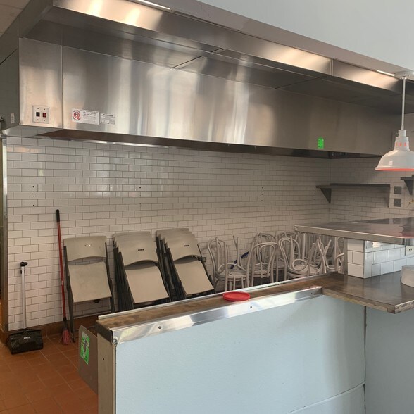 More Photos Of 1700 W Division St, Chicago Apartments For Lease