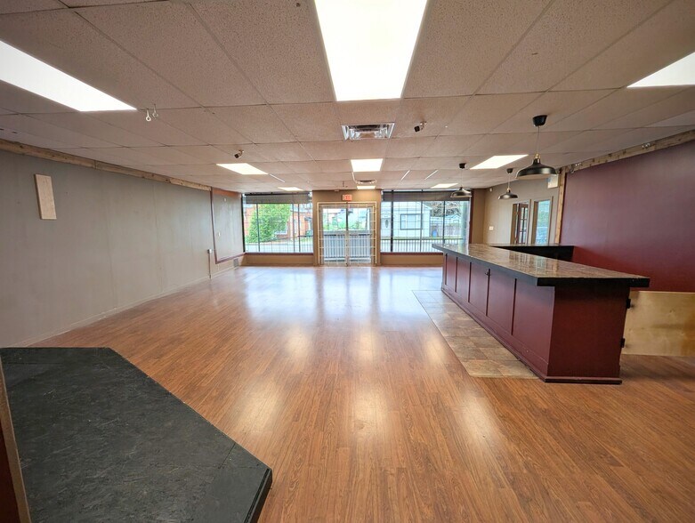 More Photos Of 5814 Riverside St, Abbotsford Storefront Retail Office For Sale