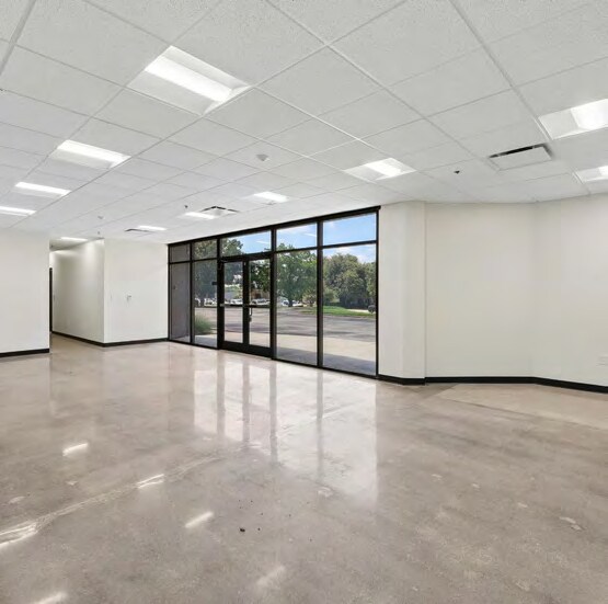 More Photos Of 4806 Commercial Park Dr, Austin Manufacturing For Lease