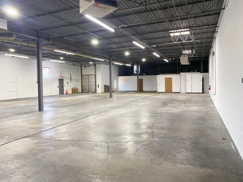 More Photos Of 201-207 William St, Bensenville Warehouse For Lease