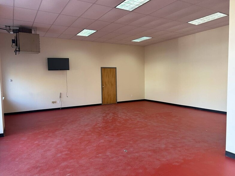 More Photos Of 22 Pershing Ave, Poughkeepsie Warehouse For Sale