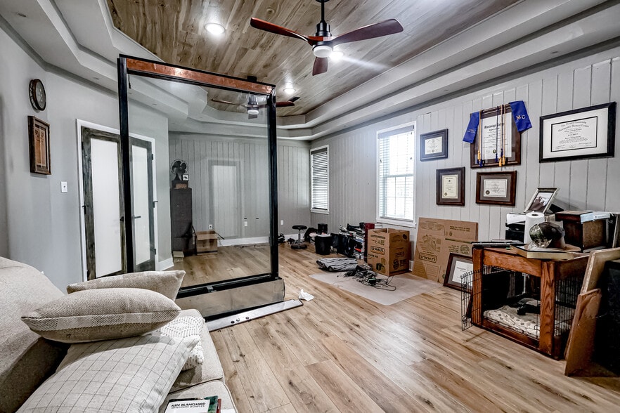 More Photos Of 111 W Washington Ave, Covington Medical For Sale