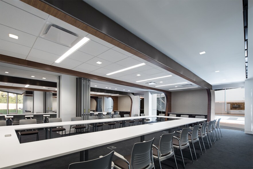 More Photos Of 2000 Corporate Ridge Rd, McLean Office For Lease