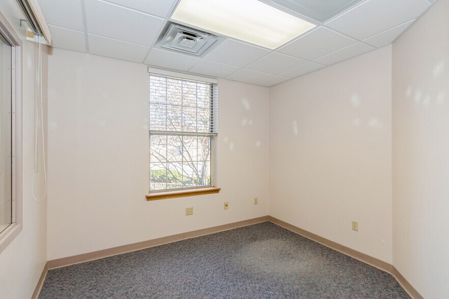 More Photos Of 520 10th Ave, Coralville Medical For Sale