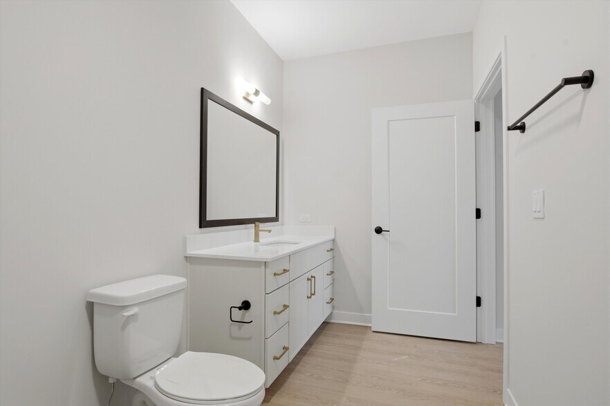 More Photos Of 1850 Glenview Rd, Glenview Apartments For Lease