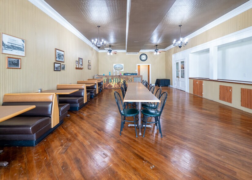 More Photos Of 4634 Highway 185, New Haven Freestanding For Sale