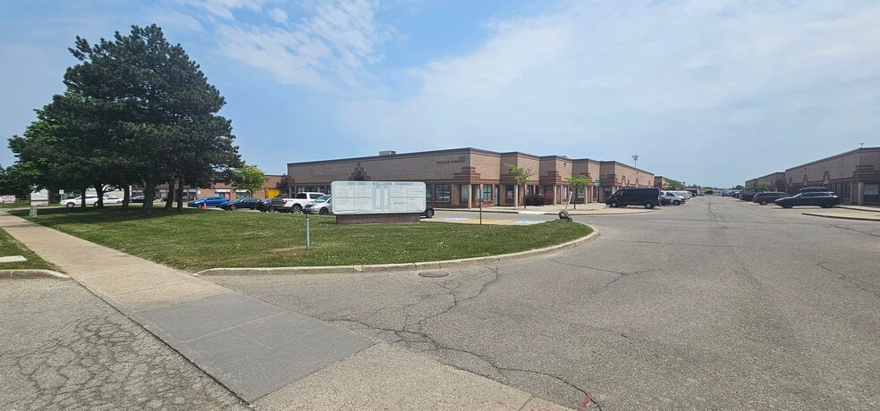 More Photos Of 2053 N Williams Pky, Brampton Light Distribution For Sale