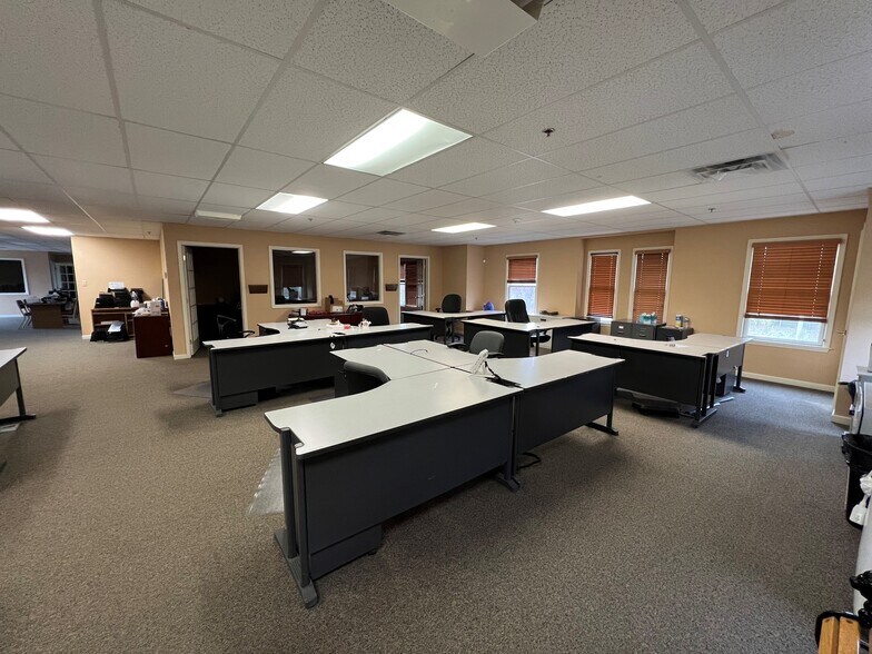 More Photos Of 6069 Kellers Church Rd, Pipersville Office For Sale