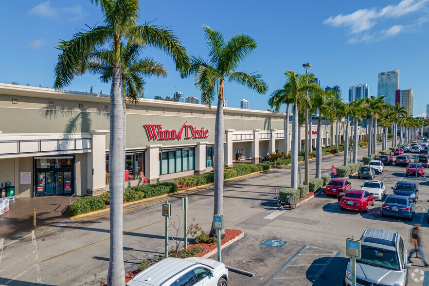 More Photos Of 3569-3885 NE 163rd St, North Miami Beach General Retail For Lease
