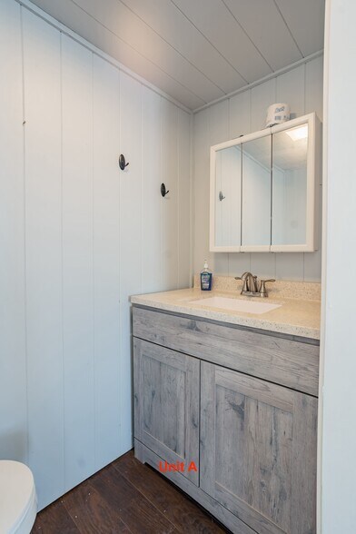 More Photos Of 8758 IN-9, Pendleton Light Manufacturing For Sale