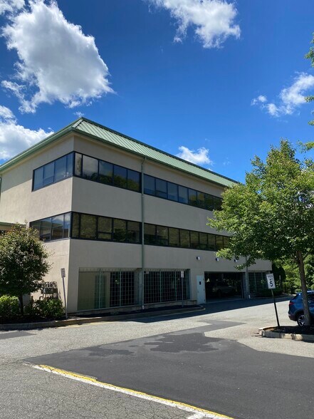 More Photos Of 345 N Main St, New City Office For Sale