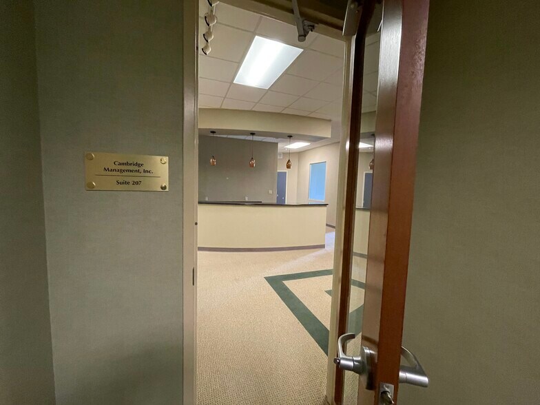 More Photos Of 1010 Davis St, Jacksonville Office For Lease