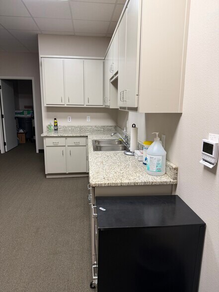 More Photos Of 3000 Gilmer Rd, Longview Storefront Retail Office For Lease