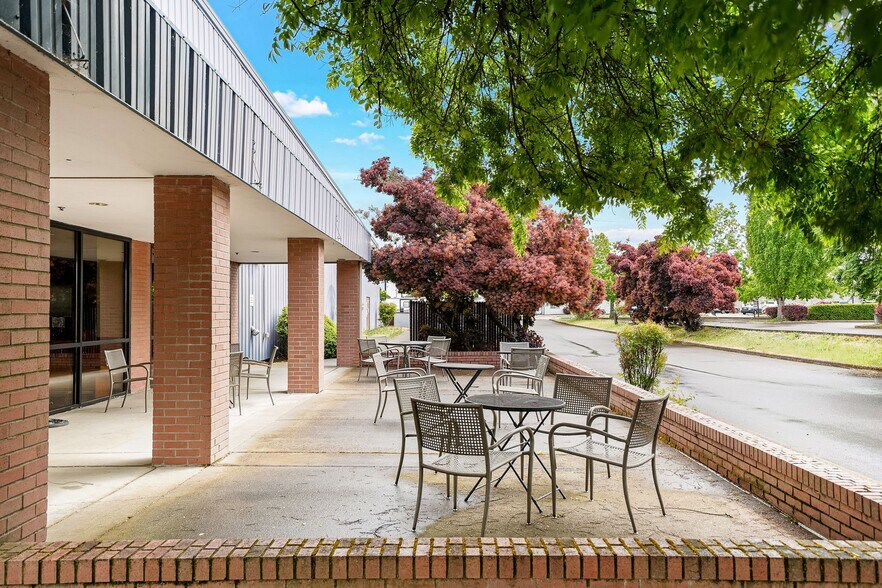 More Photos Of 1852 Fescue St SE, Albany Office For Sale