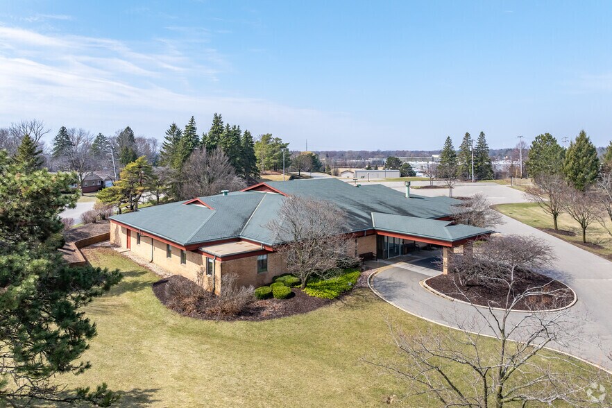 More Photos Of 7007 N Range Line Rd, Milwaukee Medical For Sale