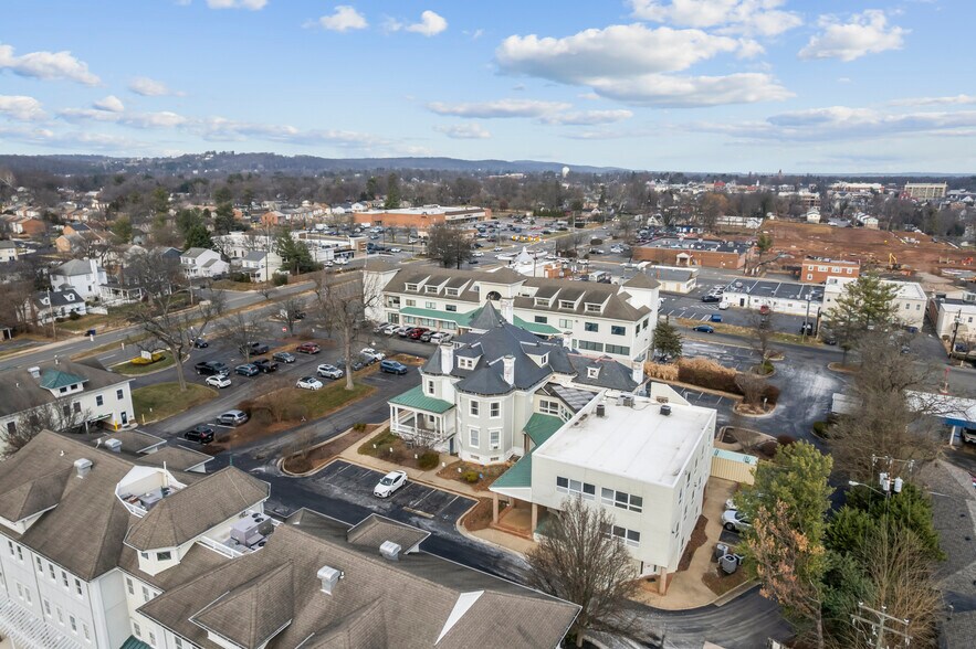 More Photos Of 604 S King St, Leesburg Office For Sale