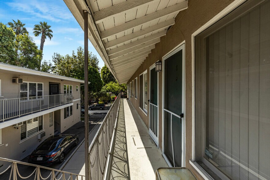 More Photos Of 7627 Hampton Ave, Los Angeles Apartments For Sale