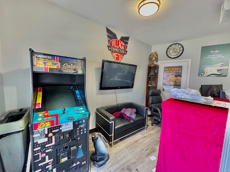 More Photos Of 120-124 Laurel Rd, East Northport Freestanding For Sale