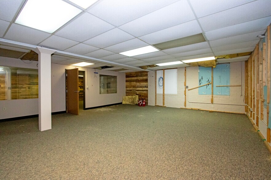 More Photos Of 160 S Columbus St, Wooster Warehouse For Lease