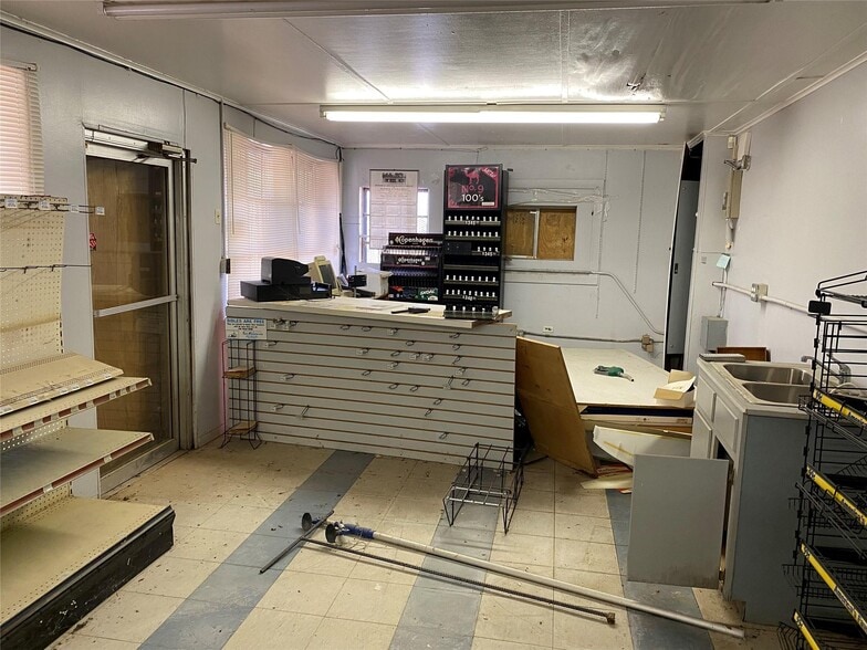 More Photos Of 2099 Highway 532, Dubberly Service Station For Sale