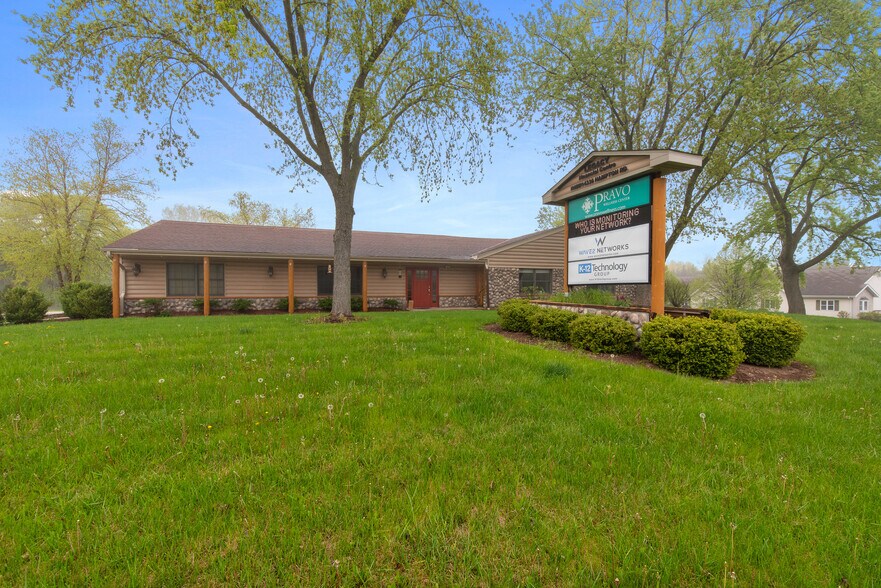 Primary Photo Of N48W14336 Hampton Rd, Menomonee Falls Office For Sale