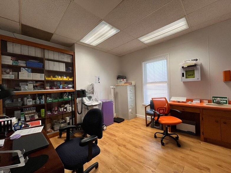 More Photos Of 409 Carthage St, Sanford Medical For Sale